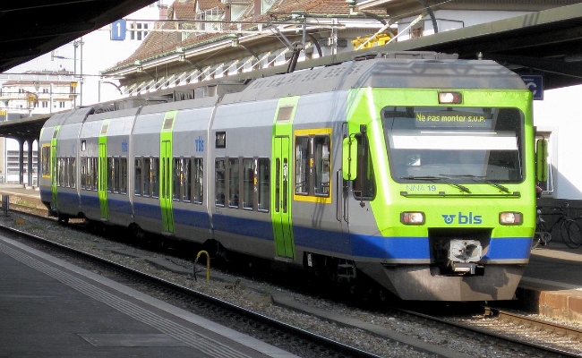 bls-rabe-525-019-6-fribourg BLS RABe 525 019-6 -- Fribourg -- 24.04.2011