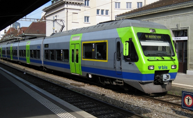 bls-rabe-525-021-2-fribourg BLS RABe 525 021-2 -- Fribourg -- 02.09.2008