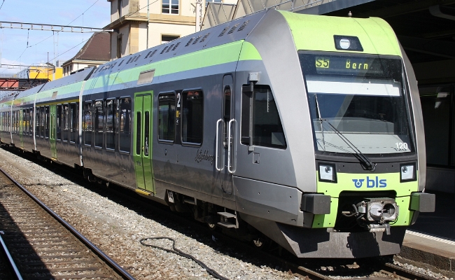 bls-rabe-535-120-0-neuchatel BLS RABe 535 120-0 -- Fribourg -- 14.07.2011