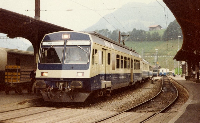 bls-rbde-4-4-722-zwiesimmen BLS RBDe 4/4 722 (565 722-6) -- Zweisimmen -- 09.1982