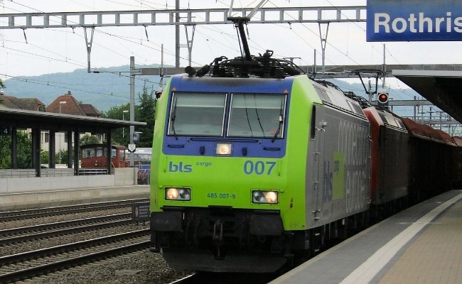 bls-re-485-007-9-UM-DB-BR-185-rothrist BLS Re 485 007-9 UM DB BR 185 -- Rothrist -- 26.05.2009