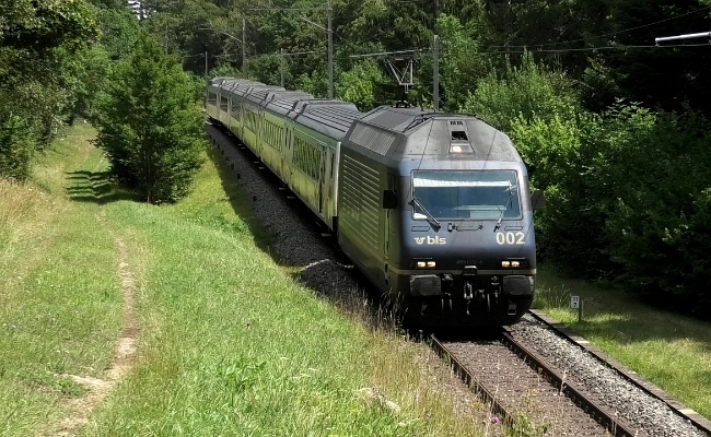 BLS Re 465 002-4 Chambrelien BLS Re 465 002-4 -- Chambrelien -- 25.07.2020