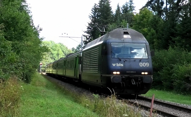 BLS Re 465 009-9 Les Genevey sur Coffrane BLS Re 465 009-9 -- Les Genevey s/Coffrane -- 25.07.2020