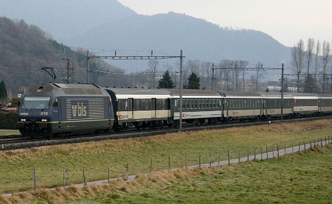 bls-re-465-018-0-versvey BLS Re 465 018-0 -- Versvey -- 27.12.2008