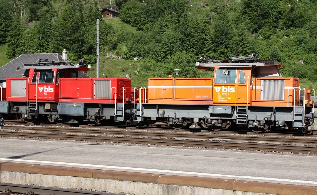 bls-eea-3-3-402--ee-936-134-6-kandersteg BLS Eea 3/3 402 et Ee 936 134-6 -- Kandersteg -- 30.06.2013