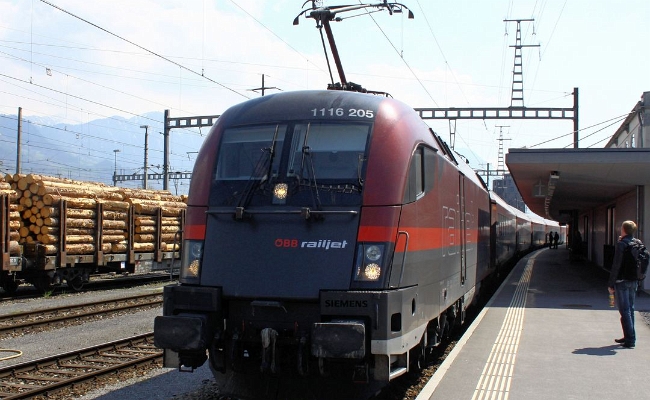 obb-1116 205-4-railjet-buchs OBB Railjet 1116 205-4 -- Buchs -- 15.04.2011