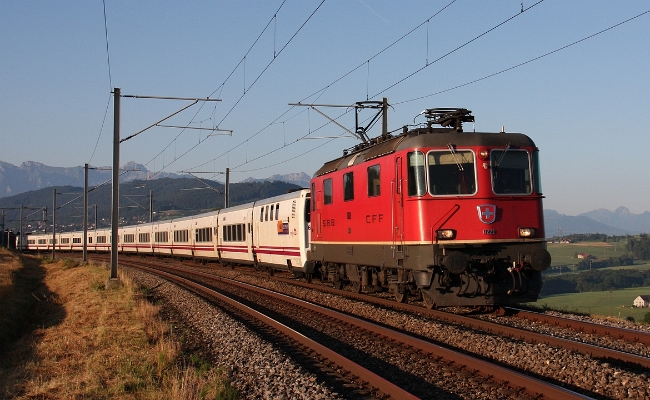cff-re-420-11222-elipsos-oron ELIPSOS (SNCF RENFE) SBB CFF FFS Re 4/4 11222-- Oron le Château -- 28.07.2010 (LP) -- Train Hôtel Elipsos 