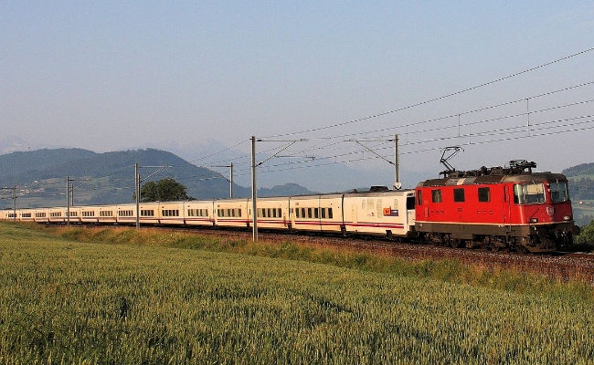cff-re-420-11226-elipsos-oron ELIPSOS (SNCF RENFE) SBB CFF FFS Re 4/4 11226-- Oron le Château -- 30.06.2010 (LP) -- Train Hôtel Elipsos 