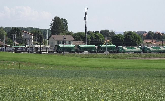 MBC Ge 4_4 21 et 22 Train de gravier Apples (2) MBC Ge 4/4 21 et 22 Trains de gravier sur bogies transporteurs -- Apples -- 25.05.2018