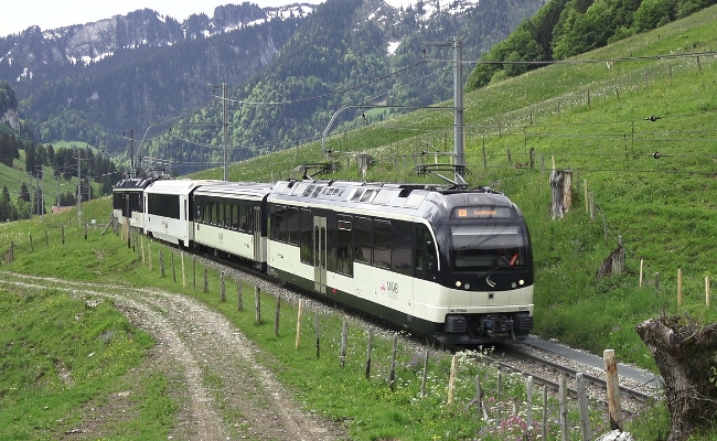 MOB Be 4_4 9201 et ABe 4_4 9301 Les Allières (3) MOB Be 4/4 9201, B, Bs, ABe 4/4 9301 -- Les Allières -- 21.05.2018