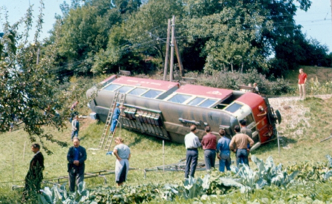 mvr-cev-bde-4-4-104-st-legier MVR (CEV) BDe 4/4 104 -- St-Légier Village -- 1963 (SM)