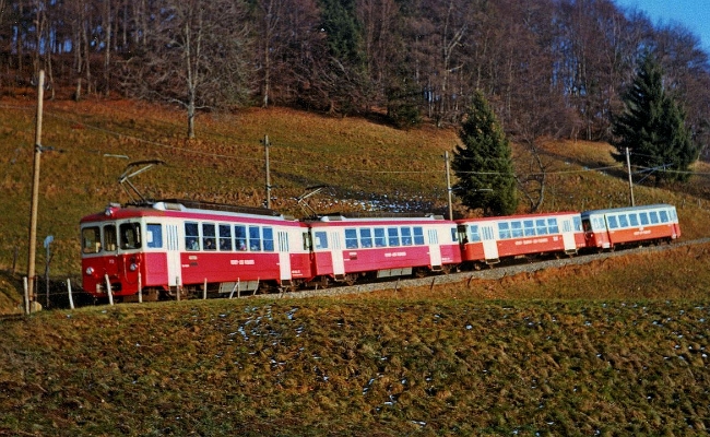 mvr-bdeh-2-4-72-74-221-212-en-chexbres MVR BDeh 2/4 72, 74, Bt222, B212 -- En Chexbres -- 12.1982