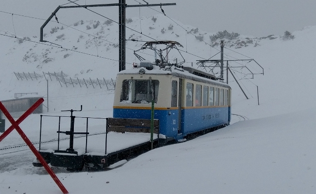 mvr-bhe-2-4-203-naye MVR Bhe 2/4 203 -- Rochers de Naye -- 11.01.2017