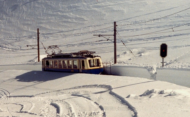 mvr-bhe-2-4-205-naye-2 MVR Bhe 2/4 205 -- Rochers de Naye -- 03.1983