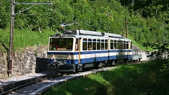 MVR Automotrices Bhe 4/8 301-305 Circulation sur la ligne Montreux - Glion - Rochers de Naye (Ex- MGN)