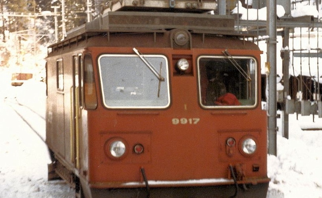 rhb-xm-9917 RhB, Xm 9917 -- Albula -- 02.1984