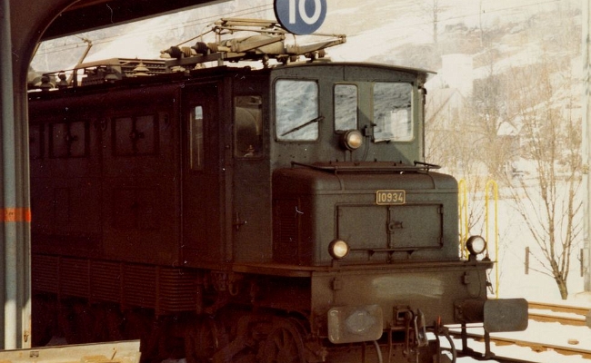 sbb-ae-10934-ziegelbruecke SBB CFF FFS, Ae 4/7 10934 -- Ziegelbrück -- 02.1984