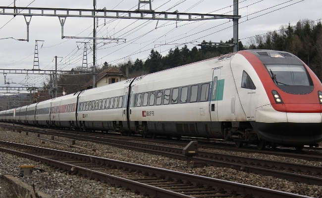 rabde-500-021-1-500-040-1-daillens SBB CFF FFS, RABDe 500 021-1 Jeremias Gotthelf, RABDe 500 040-1 Graf Zeppelin -- Eclépens -- 05.12.2009