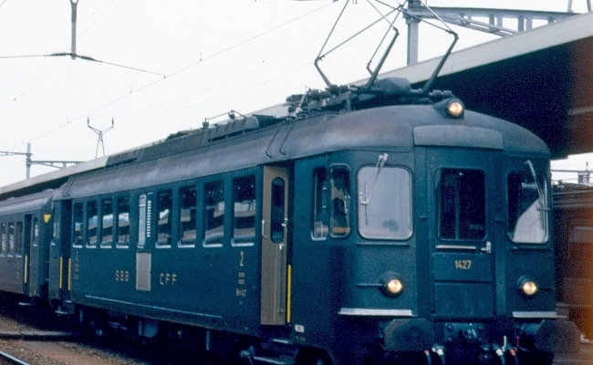 sbb-rbe-1427-bienne SBB CFF FFS, RBe 4/4 1427 -- Bienne -- 31.08.1985