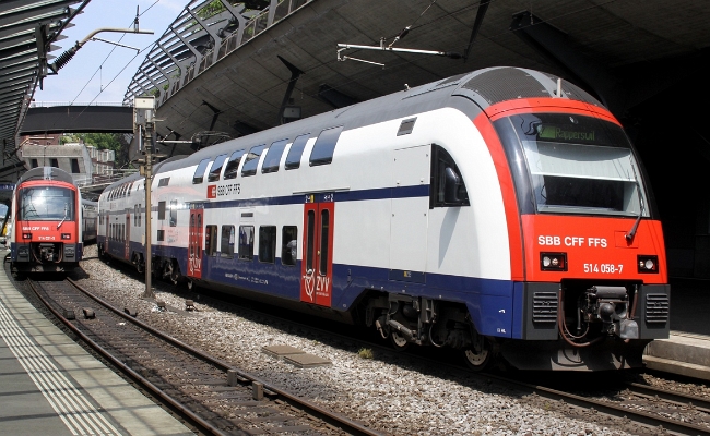 cff-rabe-514-021-5-514-058-7-stadelhofen SBB CFF FFS, RABe 514 021-5, RABe 514 058-7 -- Zürich Stadelhofen -- 04.07.2010