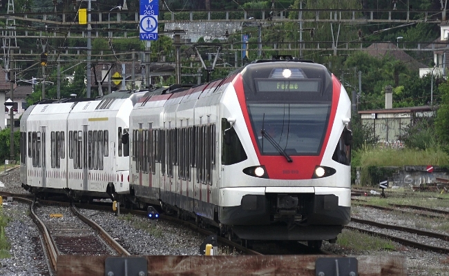 TPF RABe 527 193 UM CFF RABe 523 013 Vevey SBB CFF FFS, RABe 523 013-1 UM TPF RABe 527 193 -- Vevey -- 20.07.2019