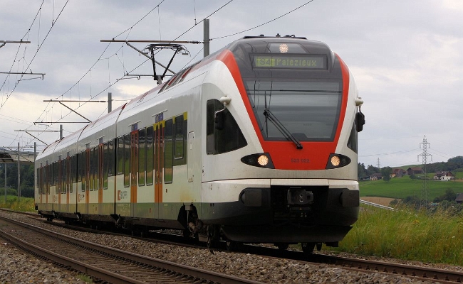 sbb-rabe-523-022-2-palezieux-2 SBB CFF FFS, RABe 523 022-2 -- Palézieux -- 20.07.2011