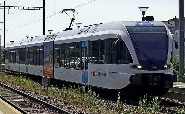 sbb-rabe-526-770-3-thurbo-dachsen SBB CFF FFS, RABe 526 770-3 THURBO -- Dachsen -- 15.07.2015