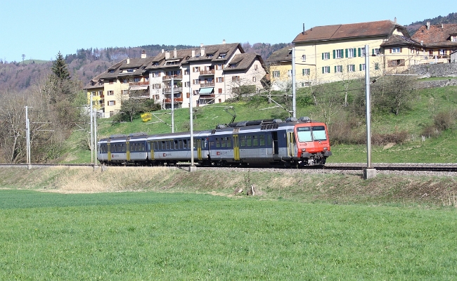 sbb-rbde-560-075-4-puidoux-village SBB CFF FFS, RBDe 560 075-4 -- Puidoux Village -- 07.04.2011