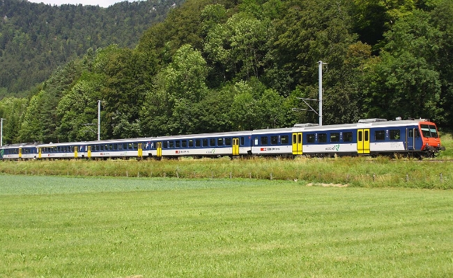 sbb-rbde-562-001-8- SBB CFF FFS, RBDe 562 001-8 REGIO -- Noiraigue -- 12.07.2011