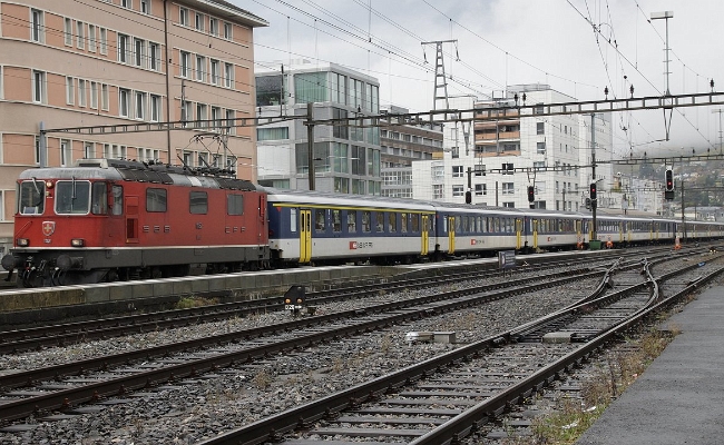 sbb-re-11152-spez-lausanne-marathon-vevey SBB CFF FFS, Re 4/4 II 11152, Spécial Lausanne Marathon -- Vevey -- 27.10.2013