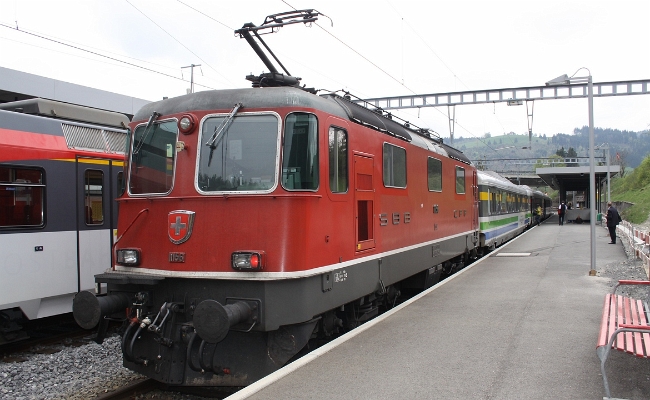 sbb-re-11156-vae-biberbrugg SBB CFF FFS, Re 4/4 II 11156, Voralpen-Express -- Biberbrugg SOB -- 24.04.2011