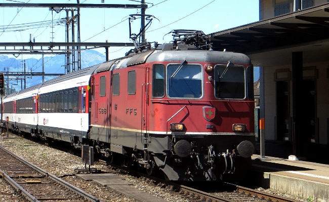sbb-re-11157-erstfeld SBB CFF FFS, Re 4/4 II 11157 -- Erstfeld -- 19.07.2016