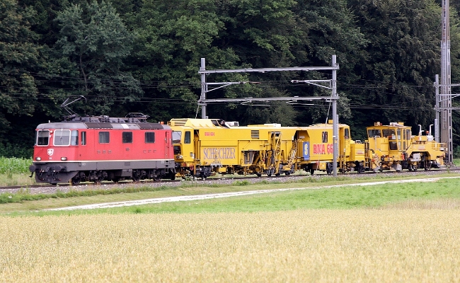 sbb-re-11185-scheuchzer-bna664-lyssach SBB CFF FFS, Re 4/4 II 11185, Scheuchzer BNA 664 -- Lyssach -- 15.07.2016