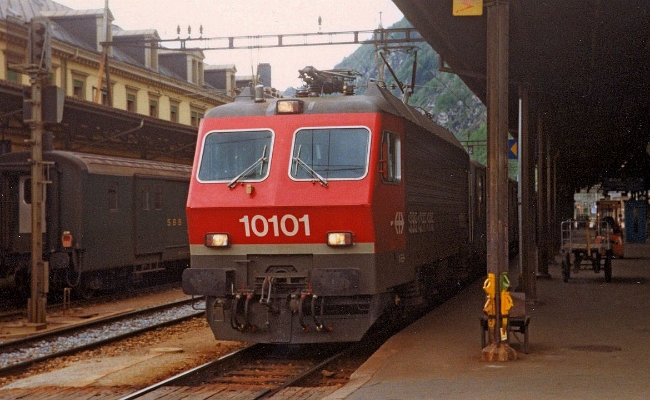 sbb-re-10101-brig SBB CFF FFS, Re 4/4 IV 10101 -- Brig -- 05.1983