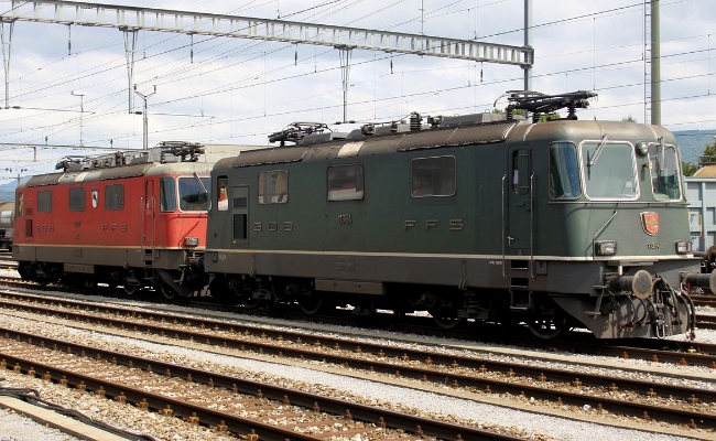 sbb-re-11364-11239-delemont SBB CFF FFS, Re 4/4 III 11360, Re 4/4 II 11239 -- Delémont -- 14.07.2011