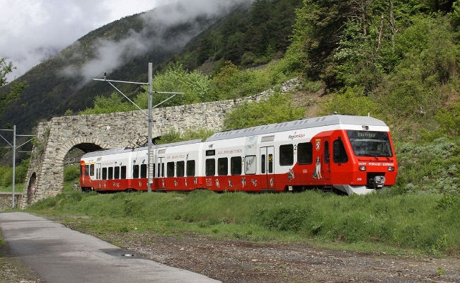 tmr-527-512-8-bovernier TMR, MO, RABe 527 512-8 -- Sembrancher -- 10.05.2010