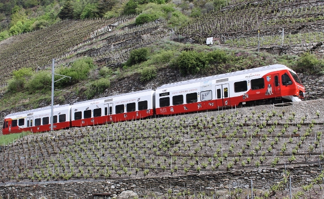 tmr-527-513-6-bovernier TMR, MO, RABe 527 513-6 -- Sembrancher -- 10.05.2010