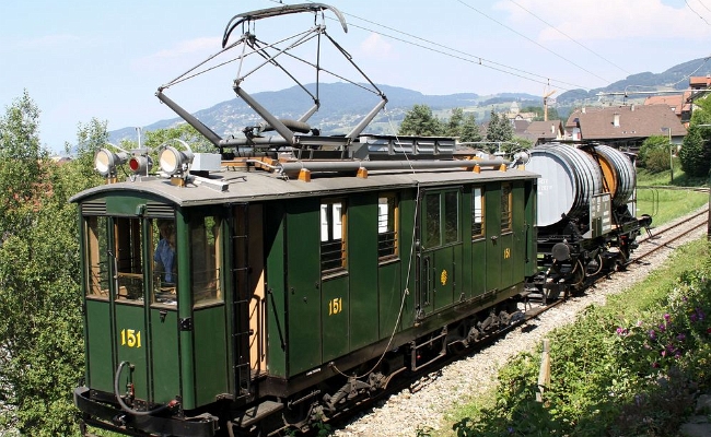 bc-cgte-fe-151-cff520267JPG BC / CGTE Fe 4/4 151 et SBB CFF FFS bi-foudre 520 267 -- Blonay -- 03.07.2010