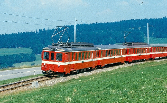 cj-bde-600-bt-um2-saignelegier CJ BDe 4/4 607 et Bt en UM -- Saignelégier -- 19.09.1984