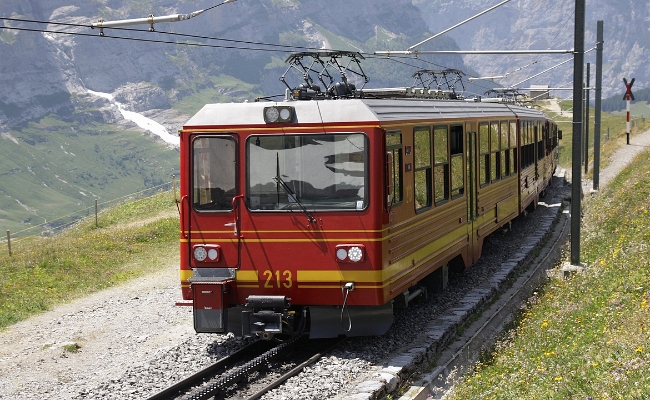 jb-bhe-4-8-213-eigergletscher JB Bhe 4/8 213 -- Eigergletscher -- 16.07.2015