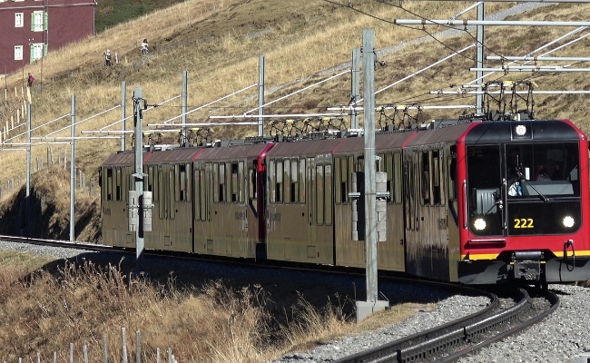 jb-bhe-4-8-221-222-kleine-scheidegg JB Bhe 4/8 222, 221 -- Kleine Scheidegg -- 16.10.2017