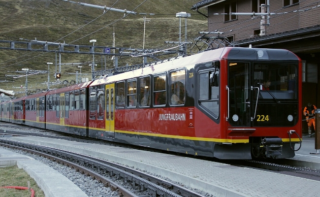 jb-bhe-4-8-224-223-kleine-scheidegg JB Bhe 4/8 224, 223 -- Kleine Scheidegg -- 16.10.2017