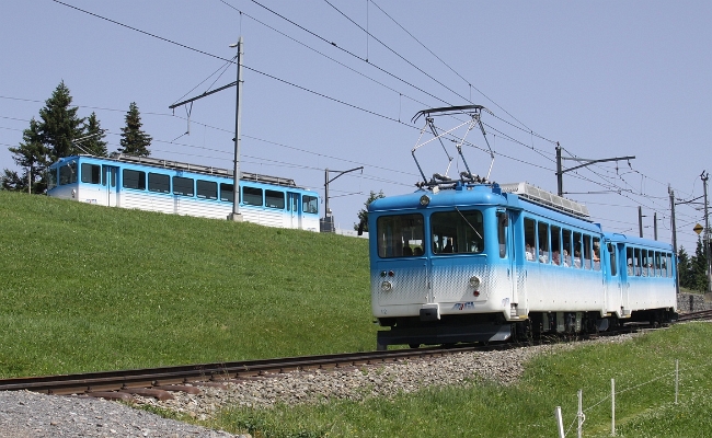 rb-bhe-2-4-12-15-rigi-staffel RB Bhe 4/4 15, Bhe 2/4 12, Bt 22 -- Riggi Staffel -- 10.07.2010