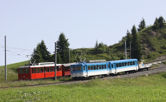 rb-bhe-2-4-2-Bhe-13-rigi-staffel RB Bhe 2/4 2 , Bhe 2/4 13 -- Rigi Staffel -- 10.07.2010