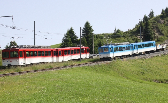 rb-bhe-4-4-22-13-rigi-staffel RB Bhe 4/4 22, Bt, Bhe 2/4 13, Bt 23 -- Rigi Staffel -- 10.07.2010