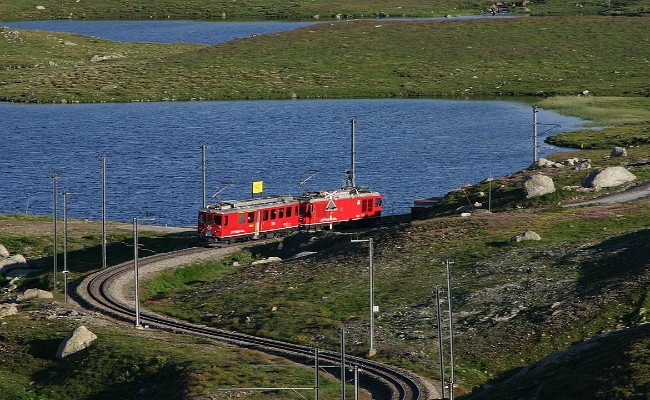 rhb-abe-4-4-48-802-bernina RhB, ABe 4/4 48, Gem 4/4 802 -- Bernina Ospizio -- 08.07.2009