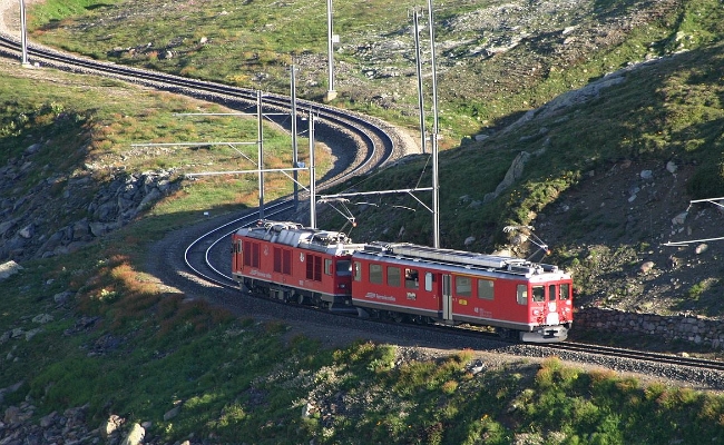 rhb-abe-4-4-48-802-ospizio RhB, ABe 4/4 48, Gem 4/4 802 -- Bernina Ospizio -- 08.07.2009