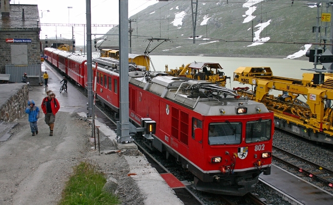 rhb-gm-4-4-802-42-ospizio RhB, Gem 4/4 802, Abe 4/4 4? -- Bernina Ospizio -- 07.07.2009