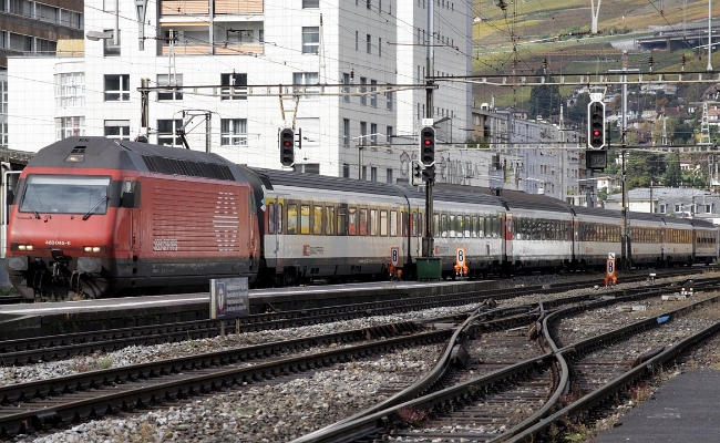 sbb-460-045-8-vevey SBB CFF FFS, Re 460 045-8 -- Vevey -- 27.10.2013