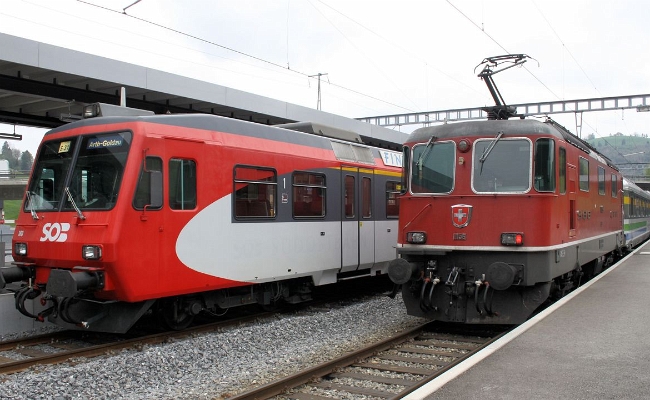 sob-rbde-566-080-8-cff-re11156-biberbrugg SOB RBDe 566 080-8, SBB CFF FFS Re 4/4 11156 -- Biberbrugg -- 24.04.2011 -- Locomotive CFF louée par le SOB